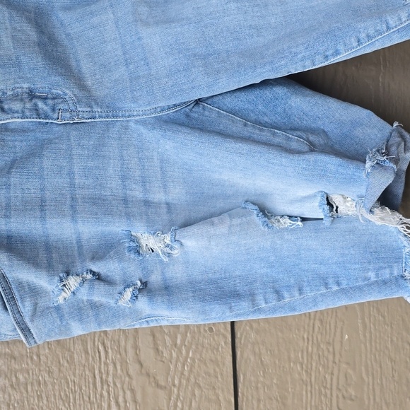 Torrid Boyfriend  Vintage Stret Denim Distructed Bermuda Shorts 18 - Picture 6 of 15